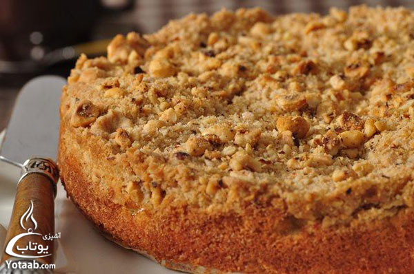 کیک با رویه و مغز بیسکویت و گردو (Crumble cake)